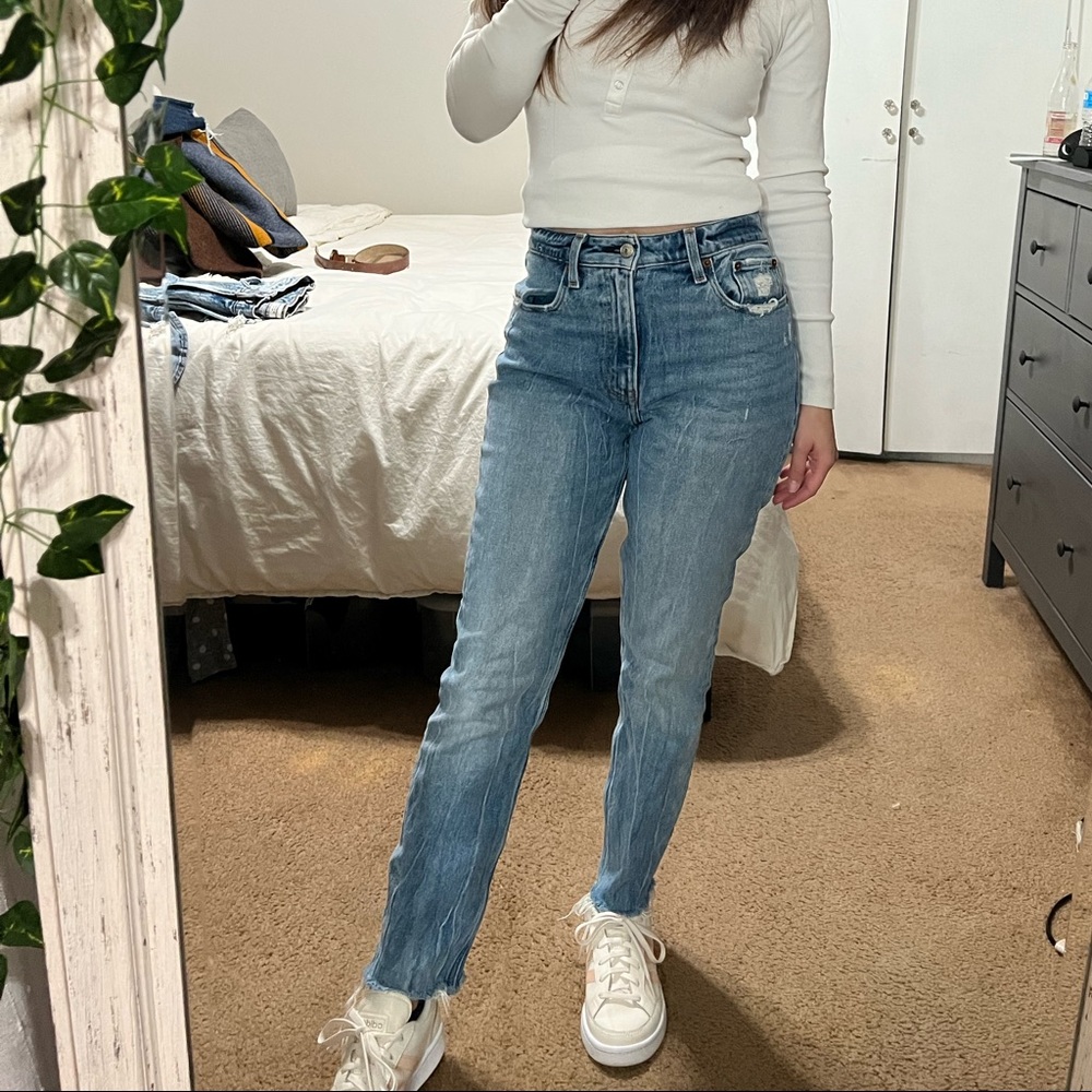 Abercrombie & Fitch high rise mom Jean